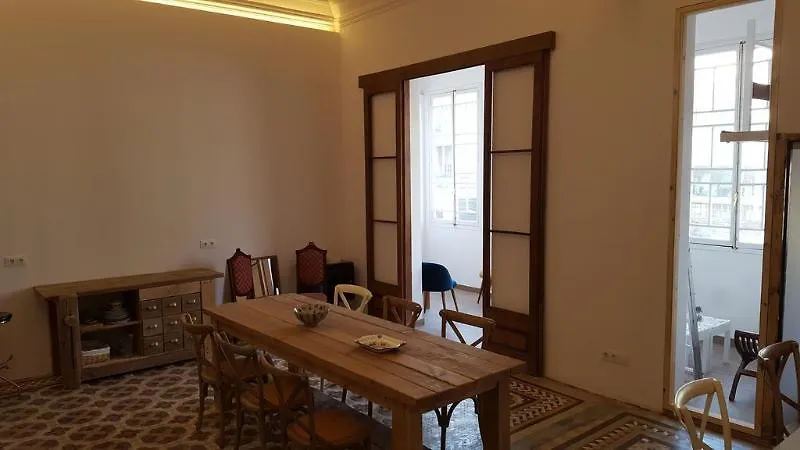 Home Inn Zhenbei Road Shanghai 2*,  China